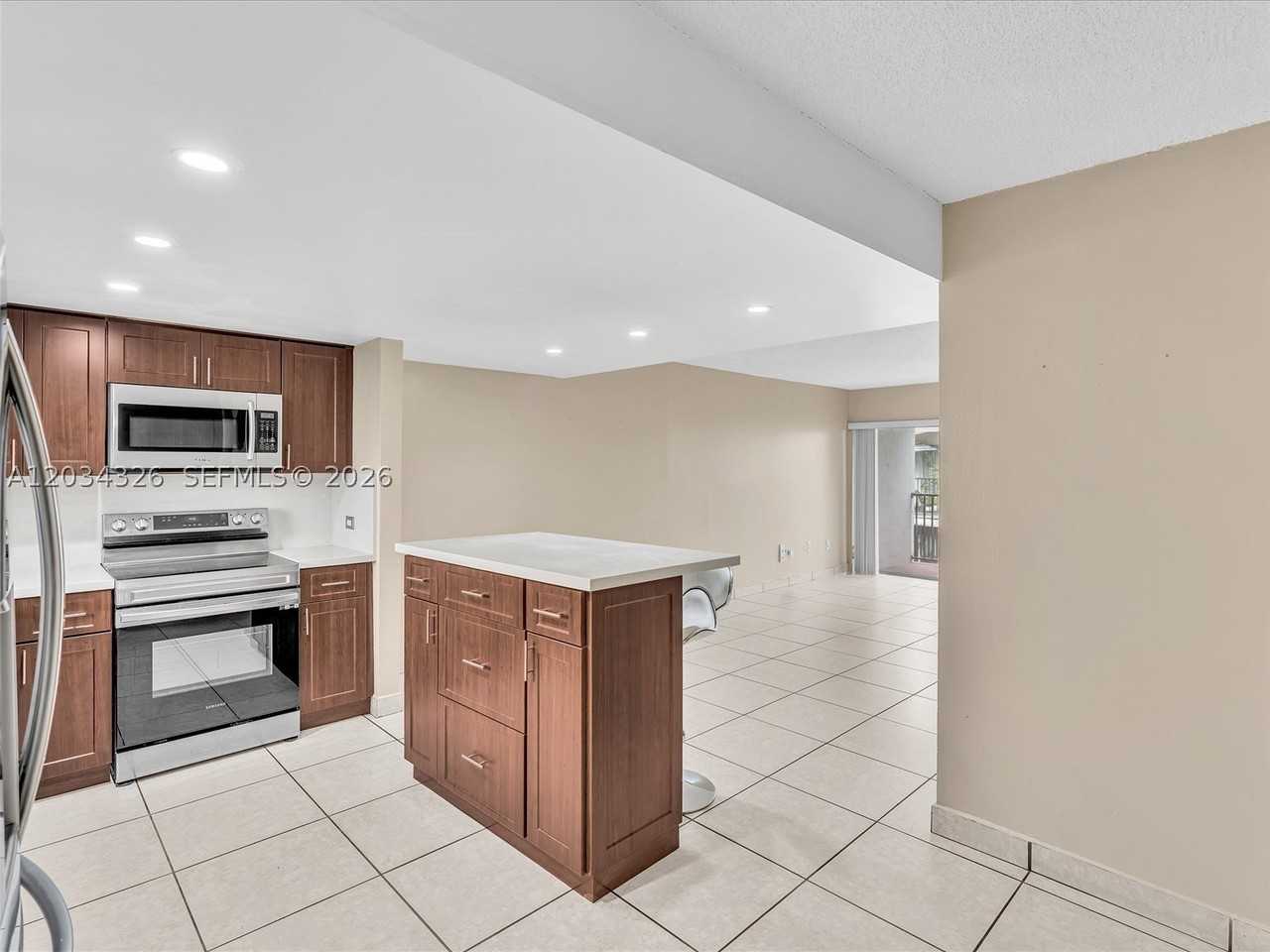 210 Nw 87th Ave #L206 - Photo 6 of 50