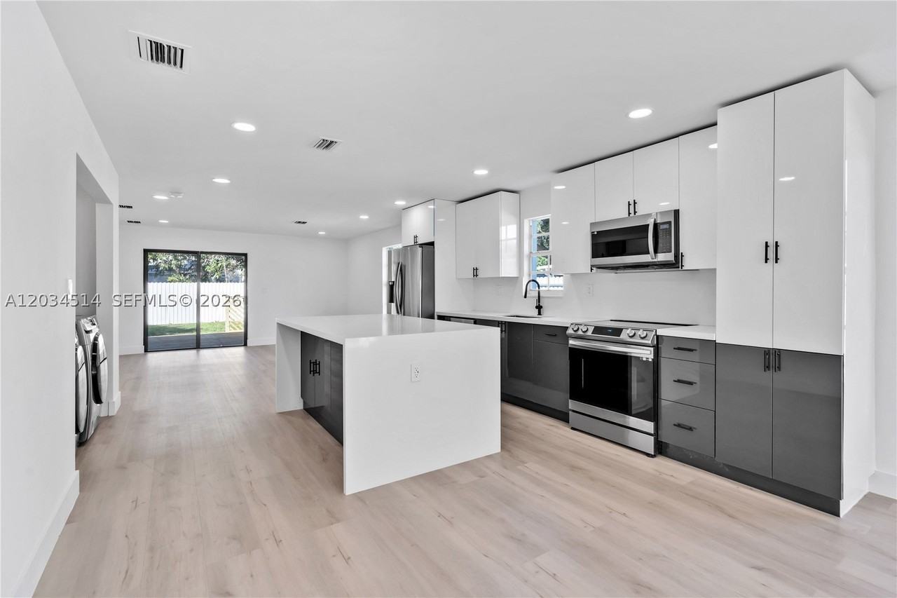 407 Nw 45th St #NA - Photo 3 of 21