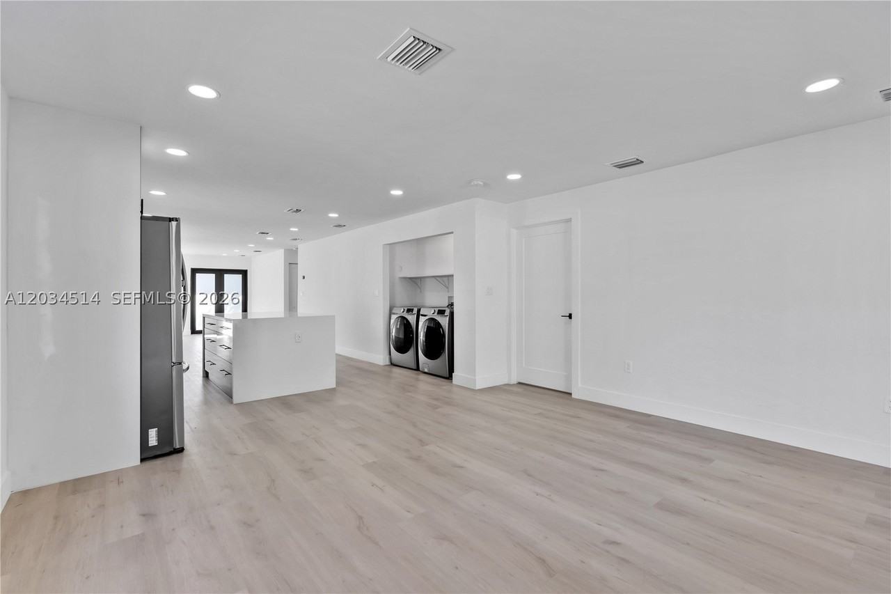407 Nw 45th St #NA - Photo 5 of 21
