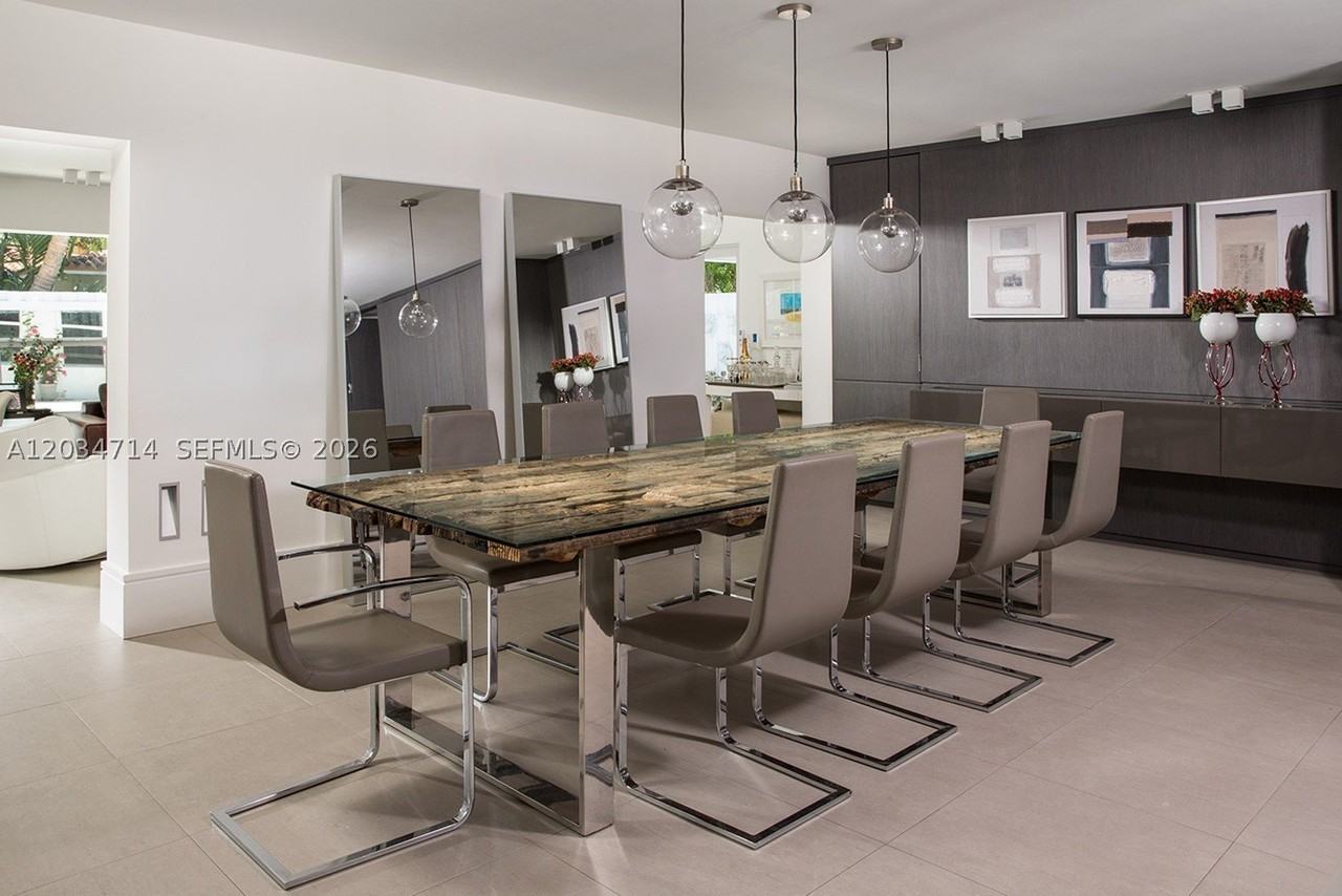 533 Ne 52nd Ter - Photo 6 of 18