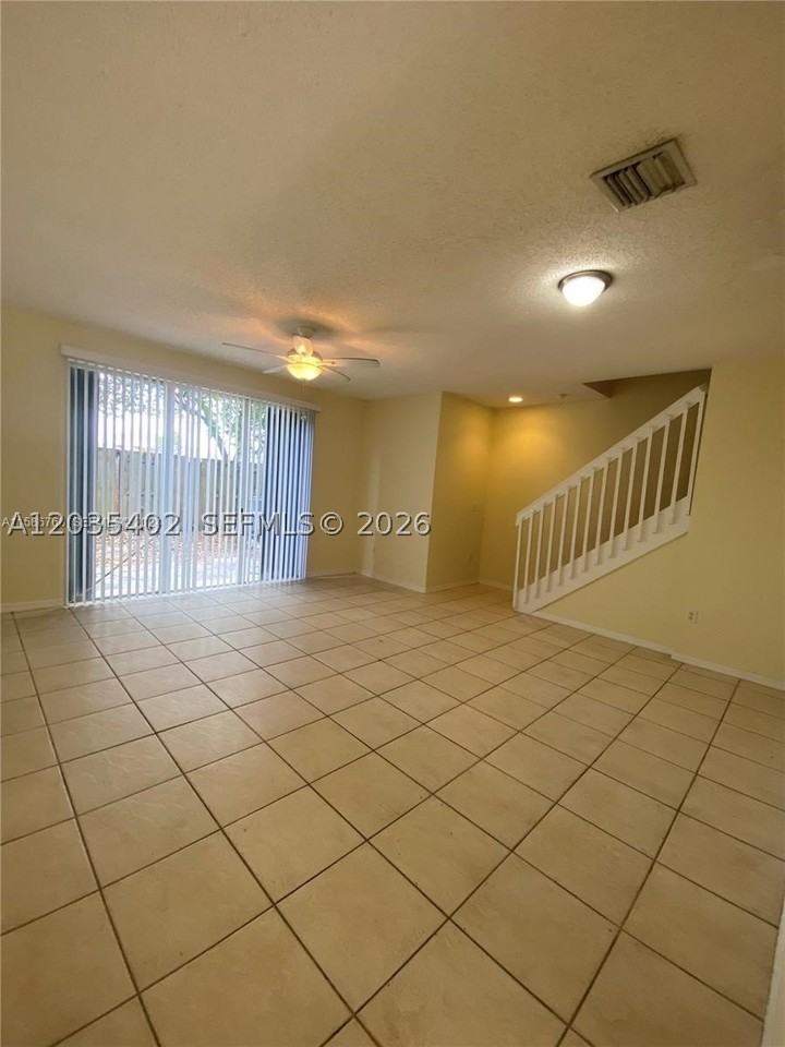 959 Ne 42nd Pl #959 - Photo 2 of 10