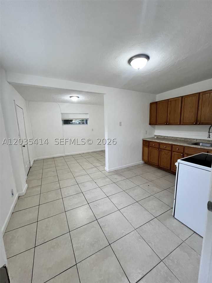 1754 Nw 45th St #1754 - Photo 6 of 10