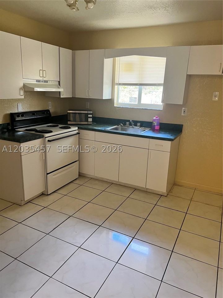 789 Nw 55th Ter #B - Photo 3 of 11