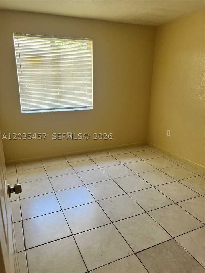 789 Nw 55th Ter #B - Photo 5 of 11