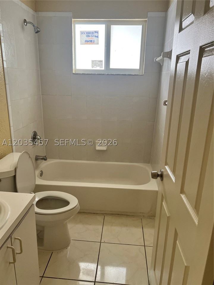 789 Nw 55th Ter #B - Photo 7 of 11