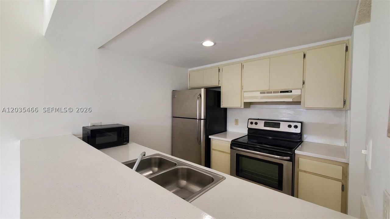 8160 Geneva Ct #412