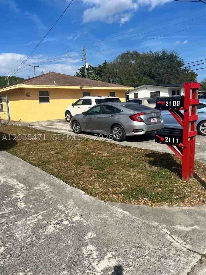 2111 Nw 100th St #B - Photo 2 of 7
