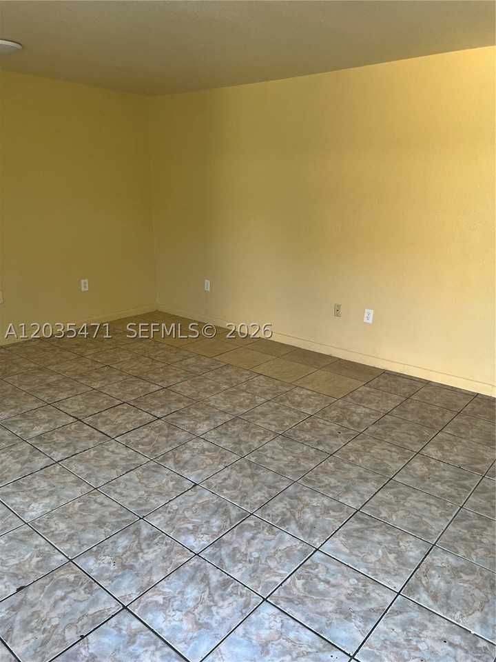 2111 Nw 100th St #B - Photo 5 of 7