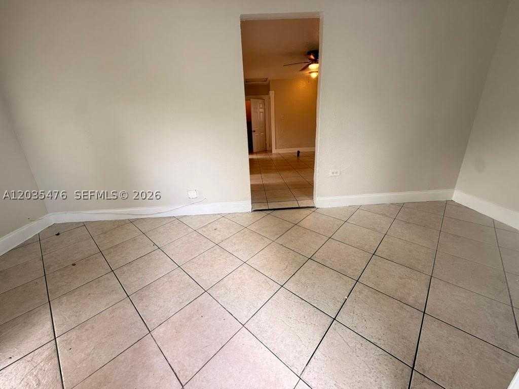 61 Ne 59th Ter - Photo 4 of 24
