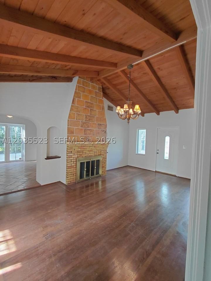 9600 N Miami Ave - Photo 4 of 10