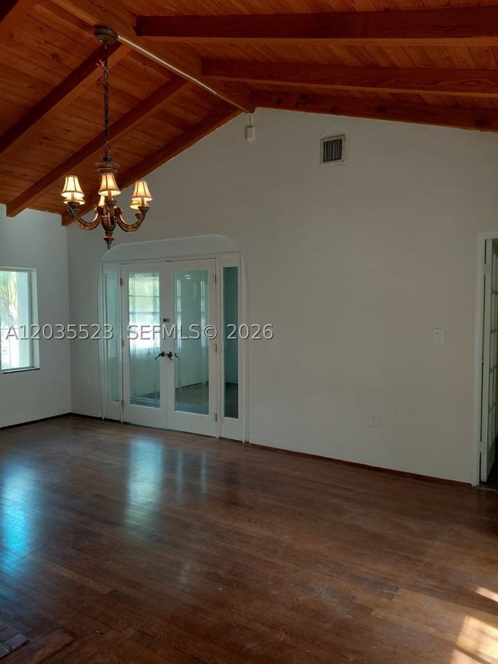 9600 N Miami Ave - Photo 5 of 10