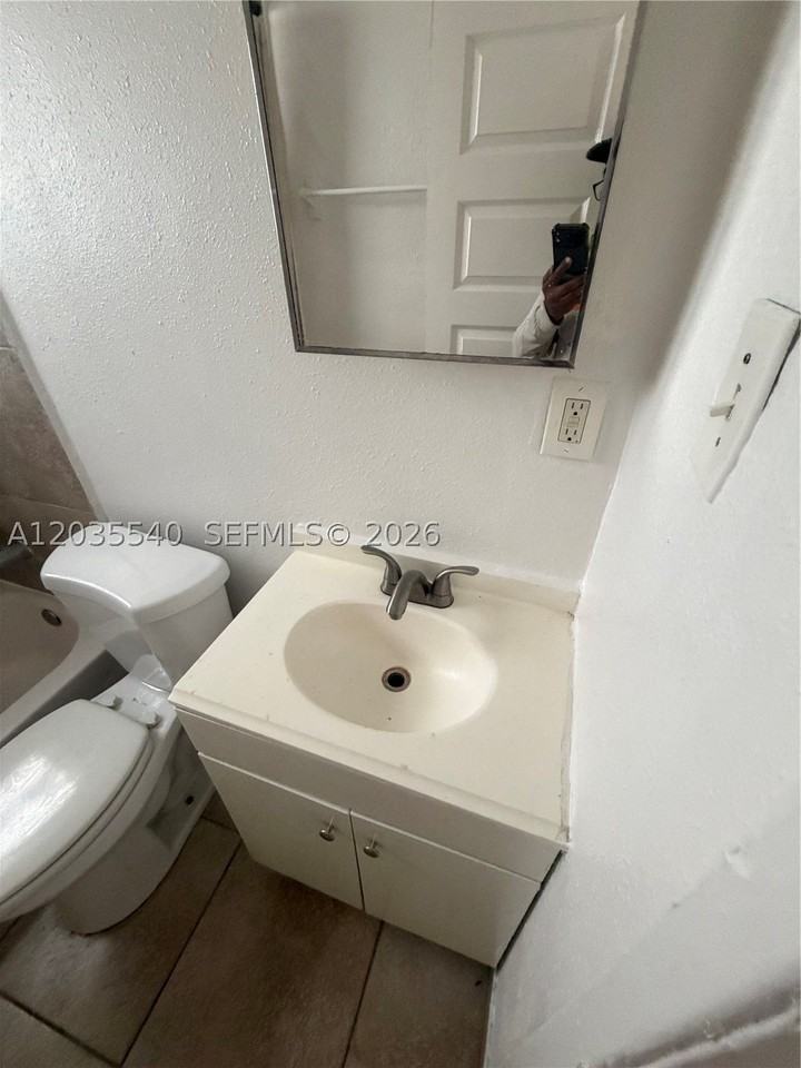 640 Nw 10th Ter #1 - Photo 4 of 5