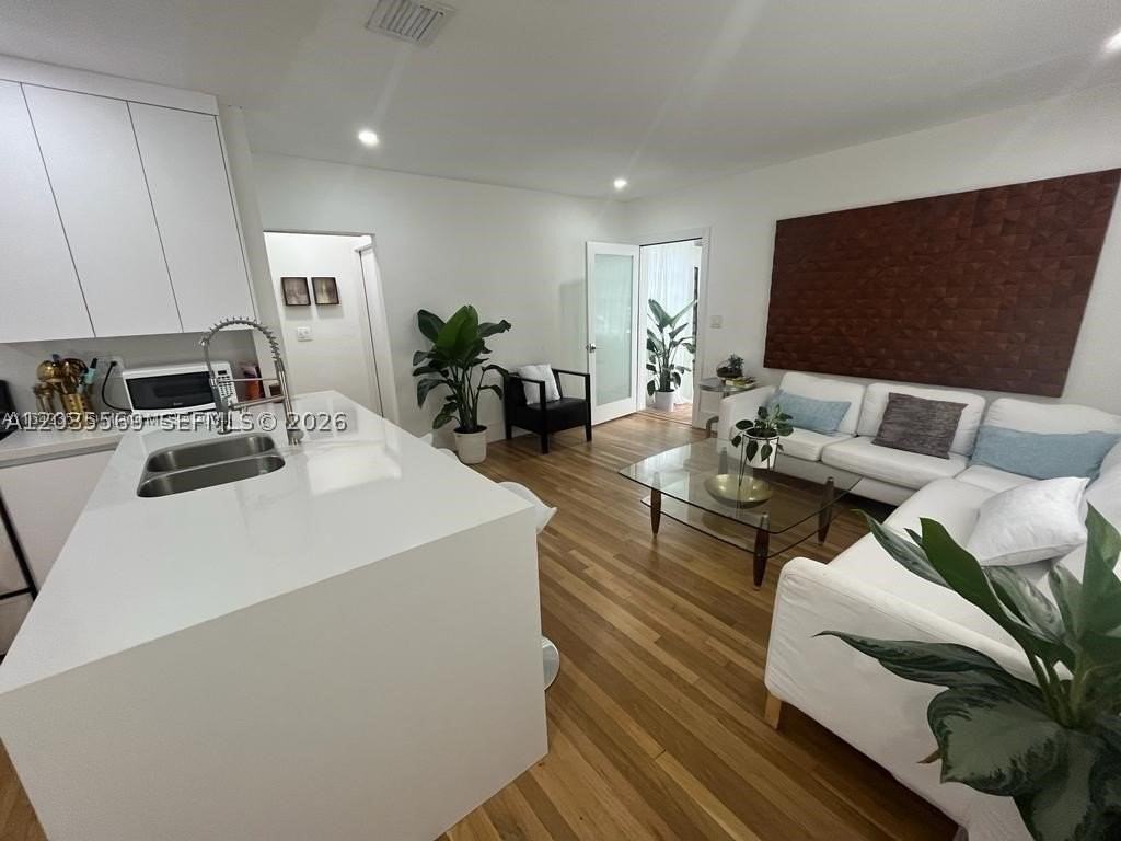 1091 Nw 59th St - Photo 3 of 8