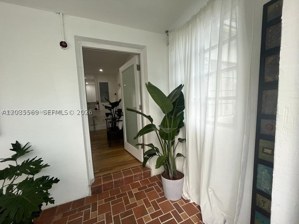 1091 Nw 59th St - Photo 4 of 8