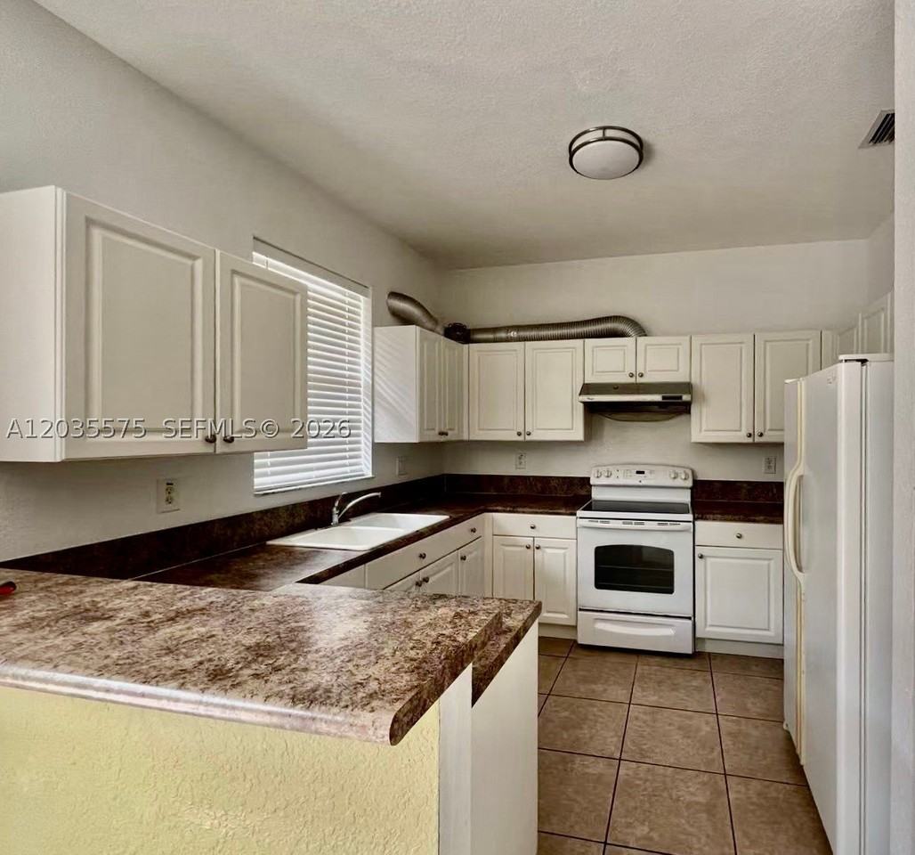 12842 Sw 135th St #12842 - Photo 2 of 11