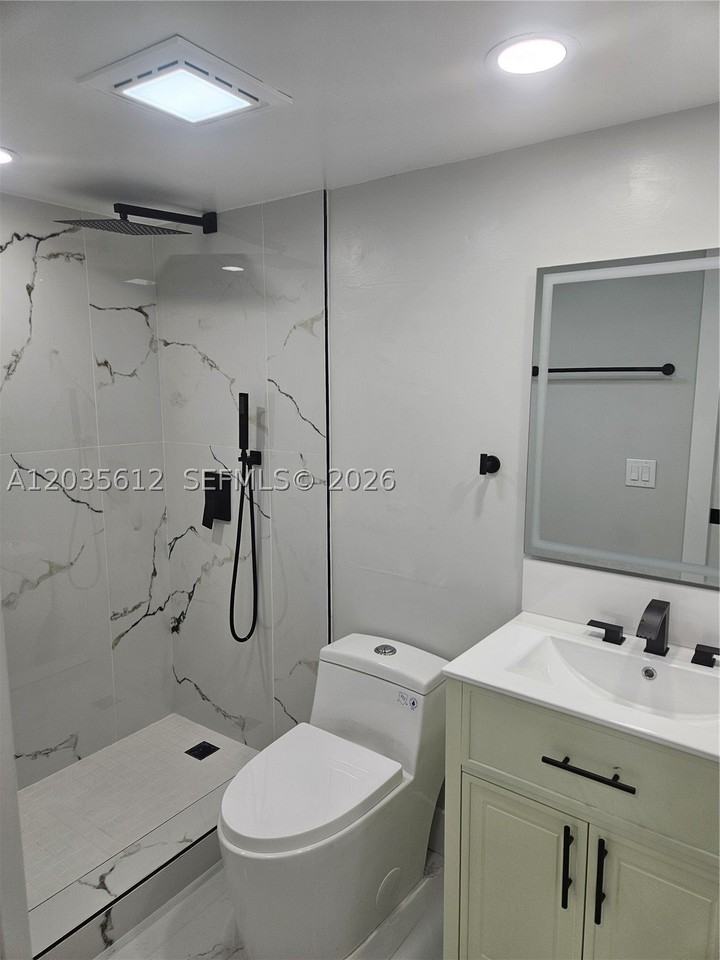 700 S Hollybrook Dr #207 - Photo 6 of 26