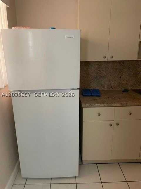 2751 Nw 46th St #11 - Photo 3 of 4