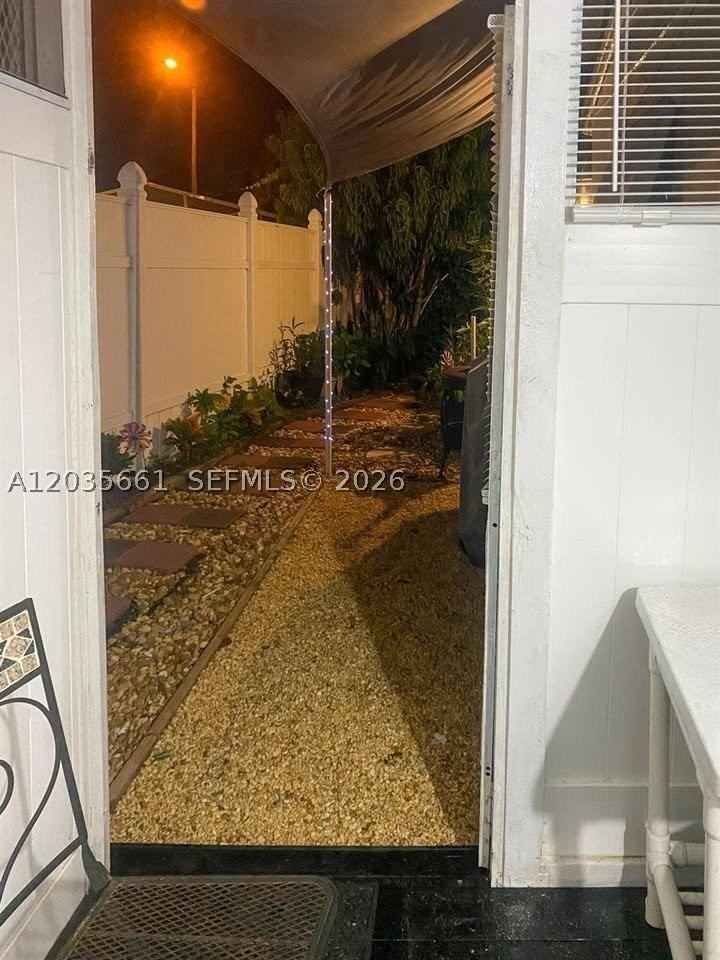 22XX Sw 42nd St #C - Photo 4 of 8