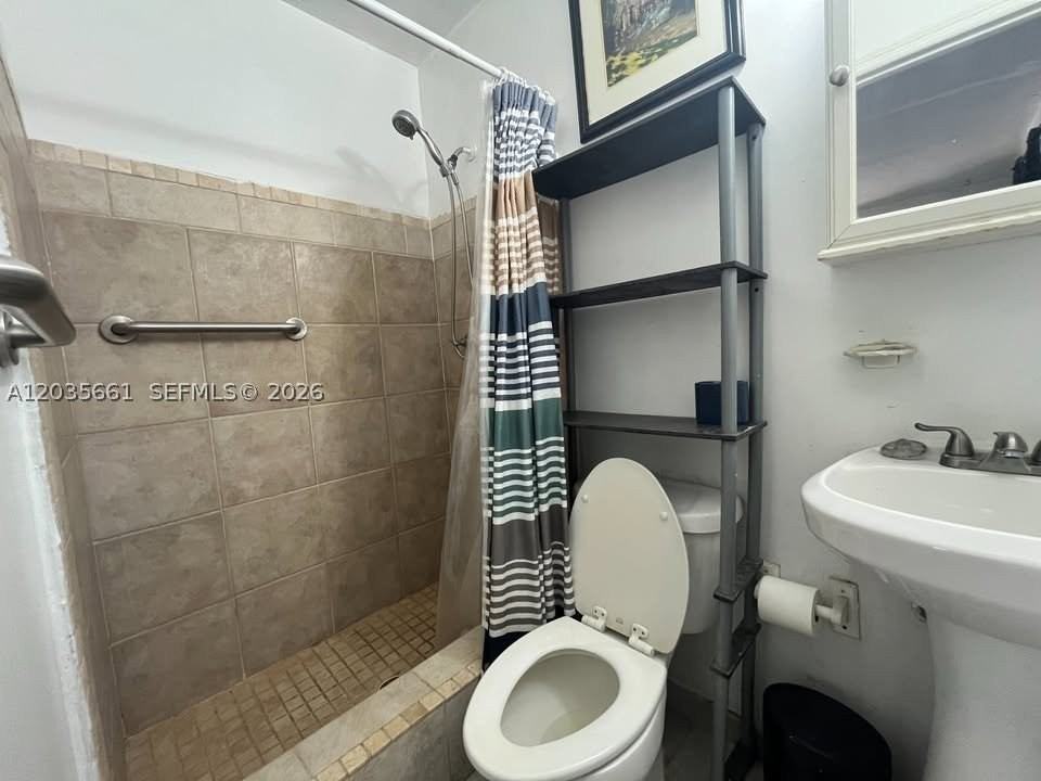 22XX Sw 42nd St #C - Photo 6 of 8