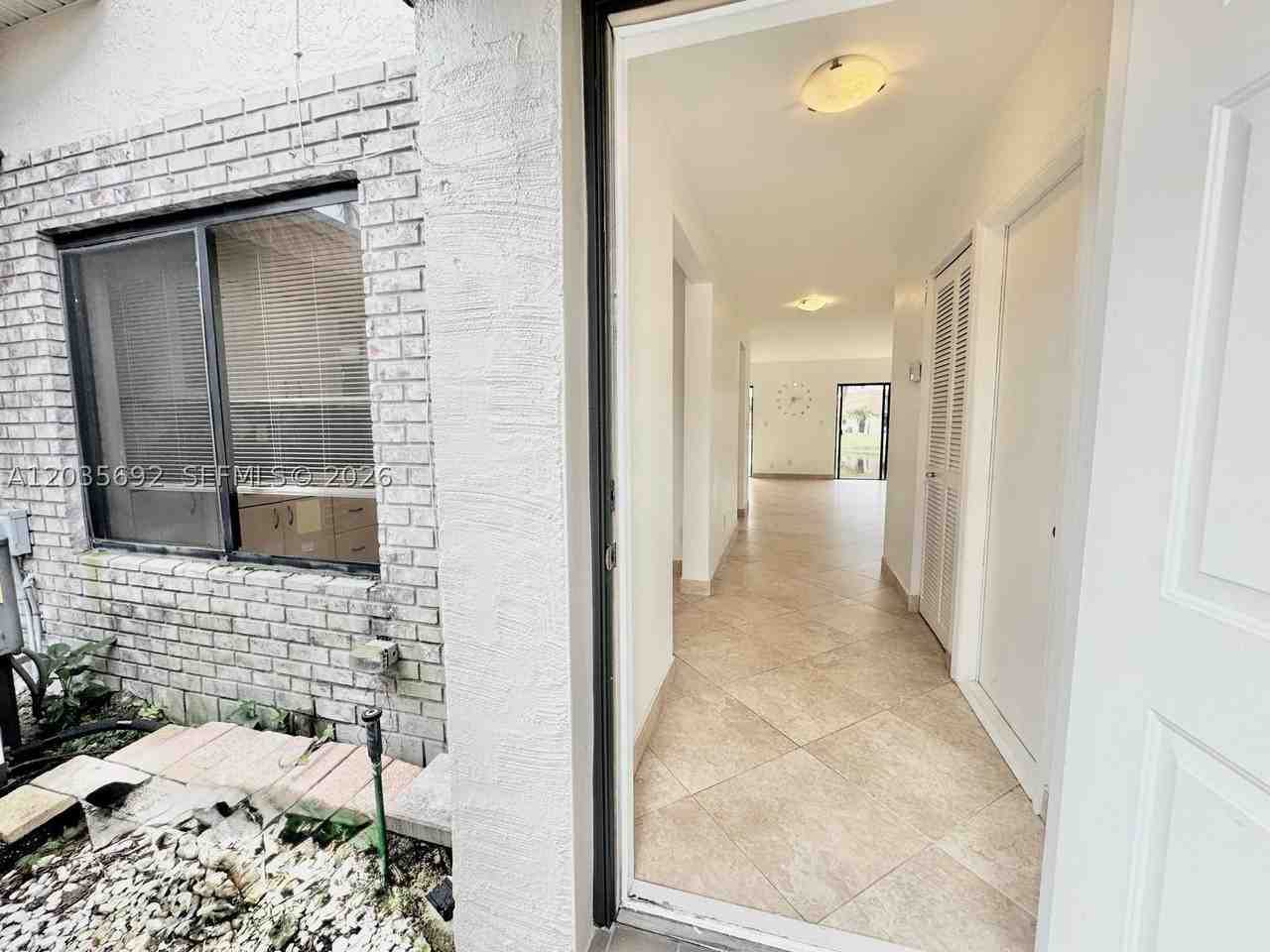 1415 Sw 110th Way #1415 - Photo 4 of 33