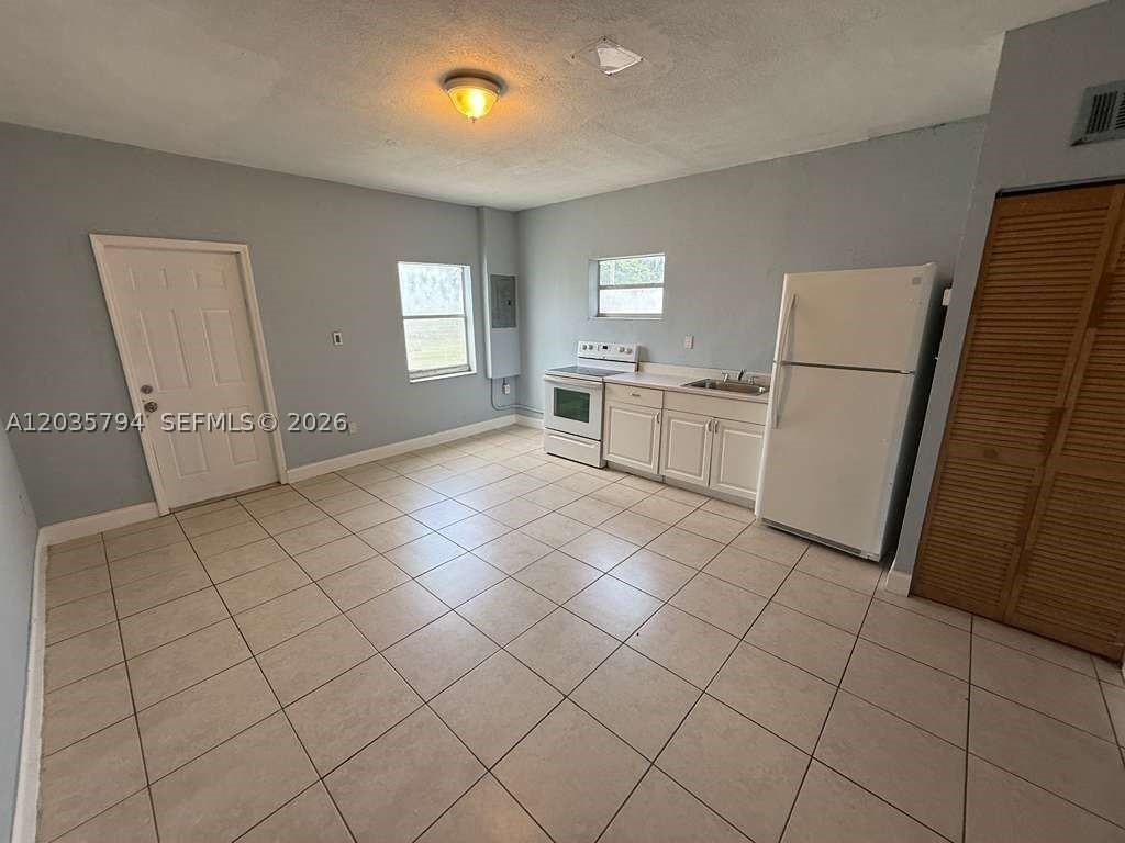 2014 Funston St #C - Photo 2 of 6