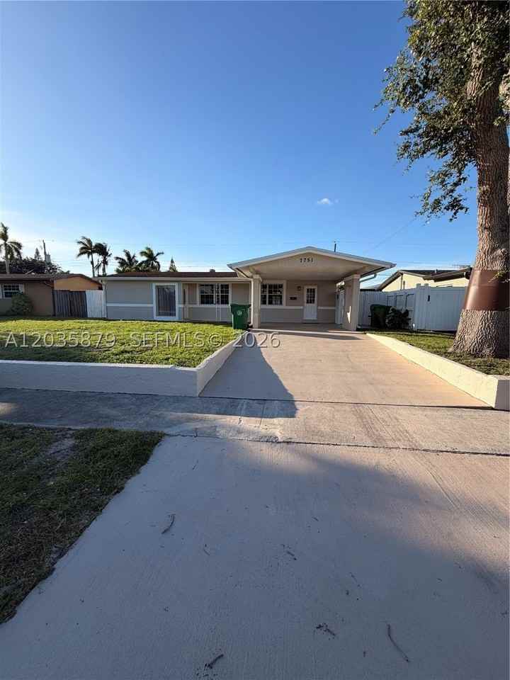 7751 Nw 32nd St - Photo 2 of 24