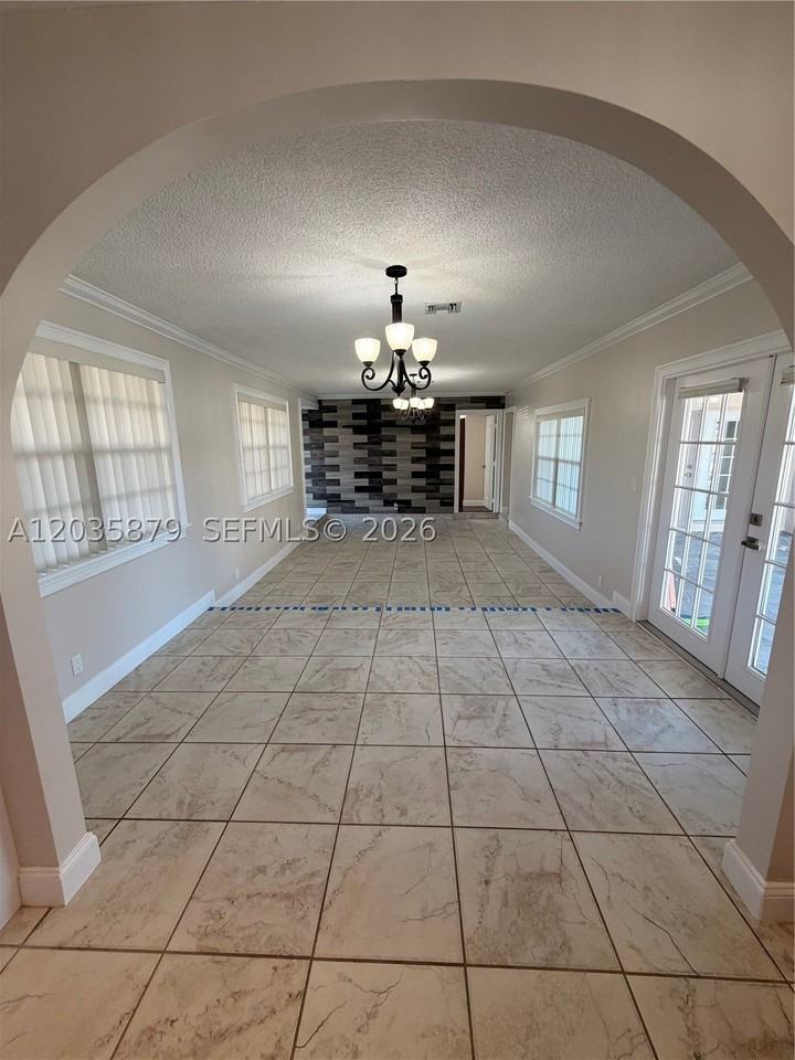 7751 Nw 32nd St - Photo 5 of 24