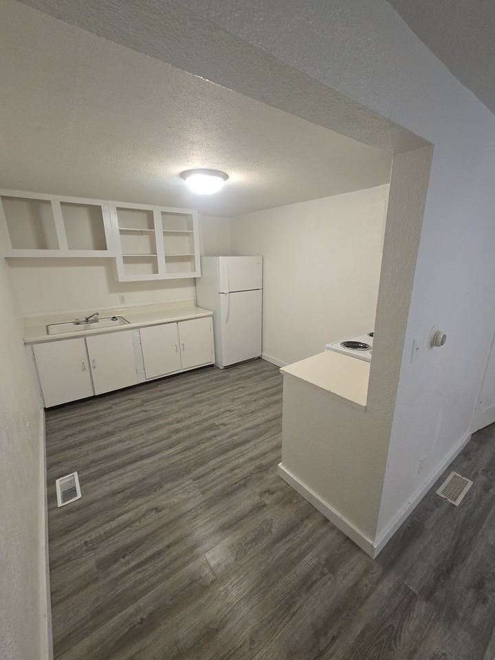 29 Douglas Ave #A - Photo 4 of 12