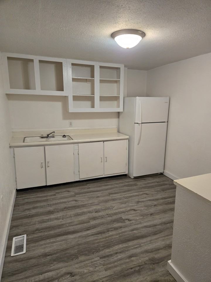 29 Douglas Ave #A - Photo 5 of 12