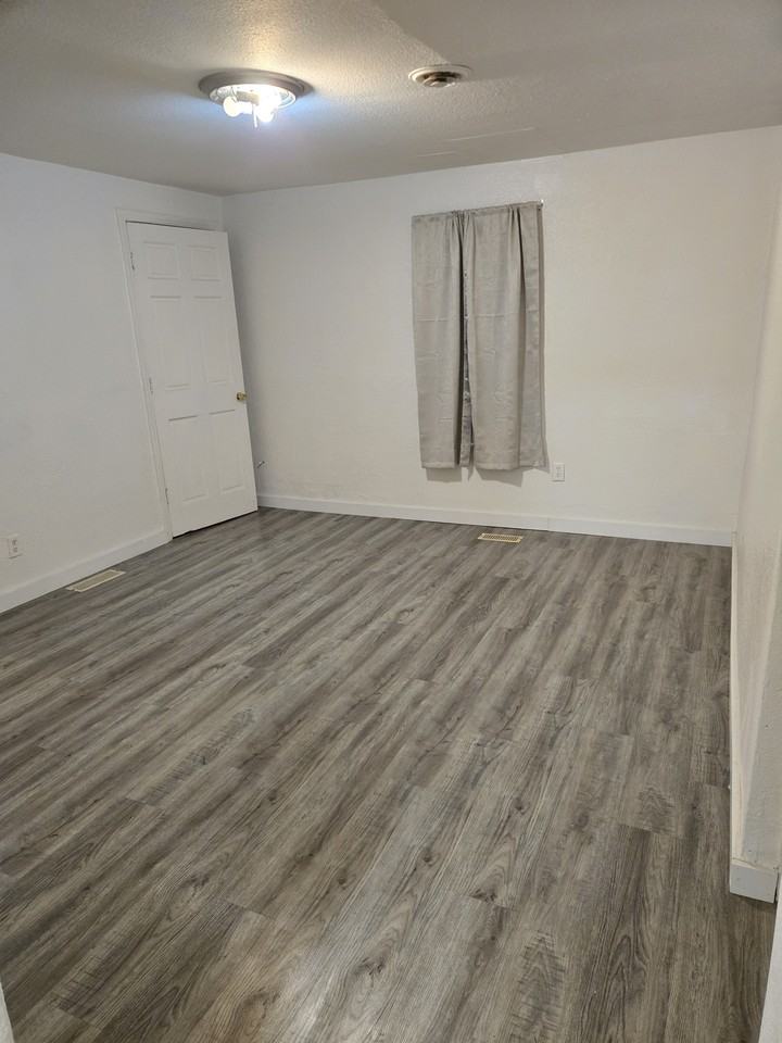 29 Douglas Ave #A - Photo 7 of 12