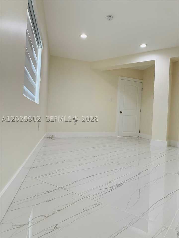 17010 Nw 53rd Ave - Photo 5 of 14