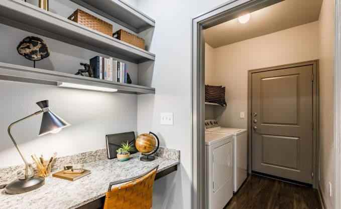 2101 Kingsley Dr - Photo 2 of 10