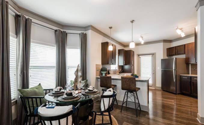 2101 Kingsley Dr - Photo 4 of 10