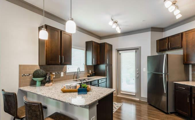 2101 Kingsley Dr - Photo 5 of 10