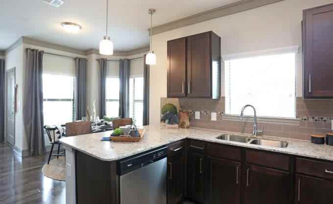 2101 Kingsley Dr - Photo 6 of 10