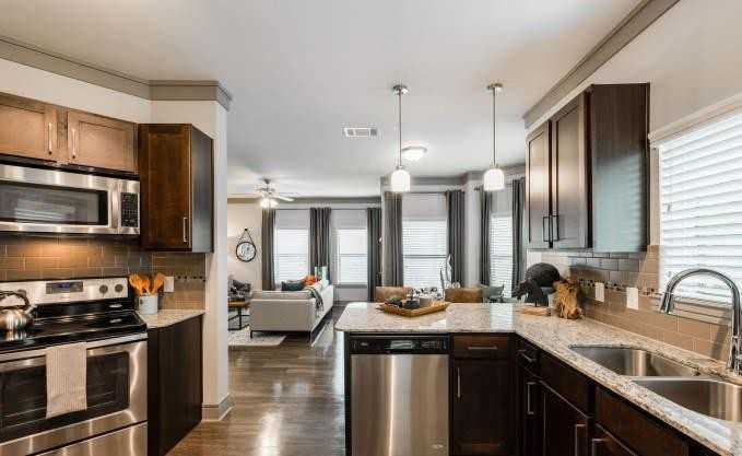2101 Kingsley Dr - Photo 7 of 10