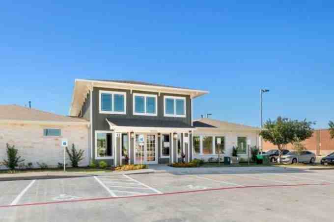 10100 Almeda Genoa Rd - Photo 3 of 7
