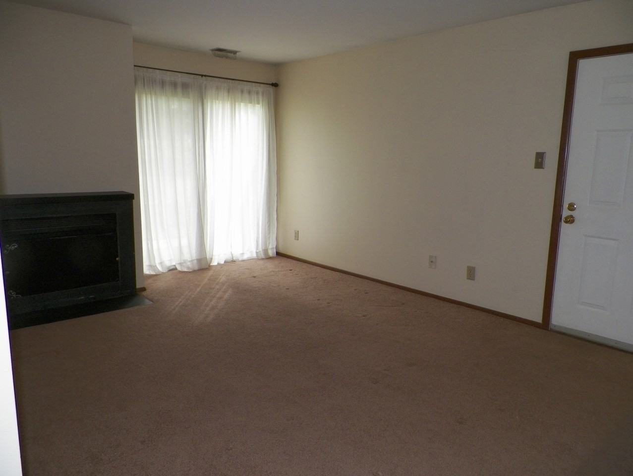 445 Durham Ct - Photo 3 of 25