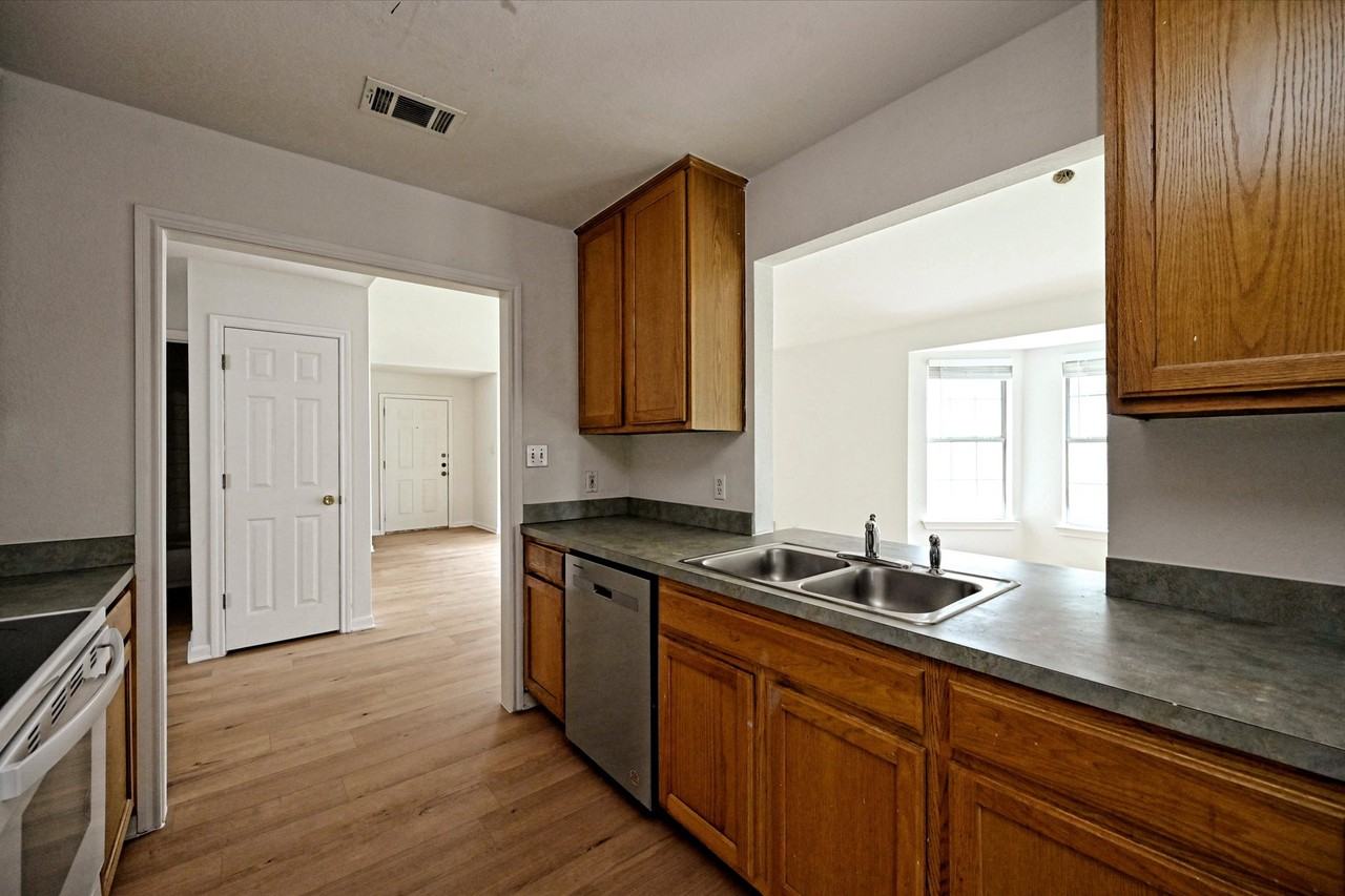 108 N Mockingbird Cir - Photo 4 of 10