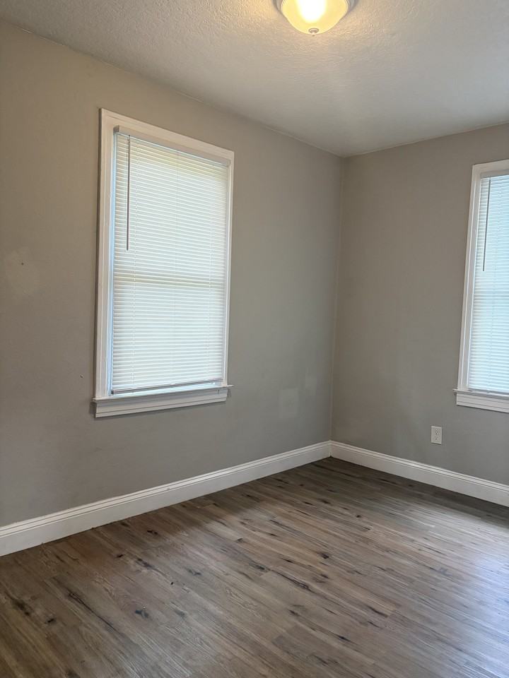 1636 W 28th St #1 - Photo 3 of 11