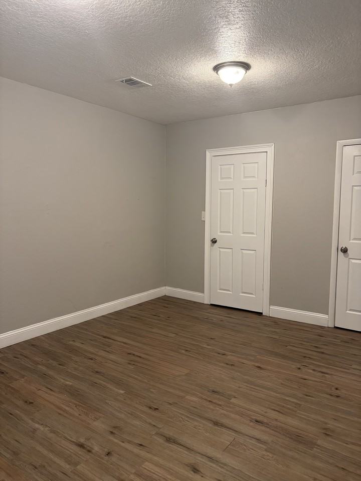 1636 W 28th St #1 - Photo 7 of 11