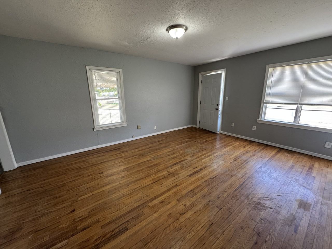 6913 Nw 36th St #1 - Photo 3 of 7