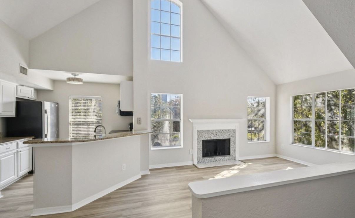 13700 Richmond Park Dr N #1 - Photo 3 of 16
