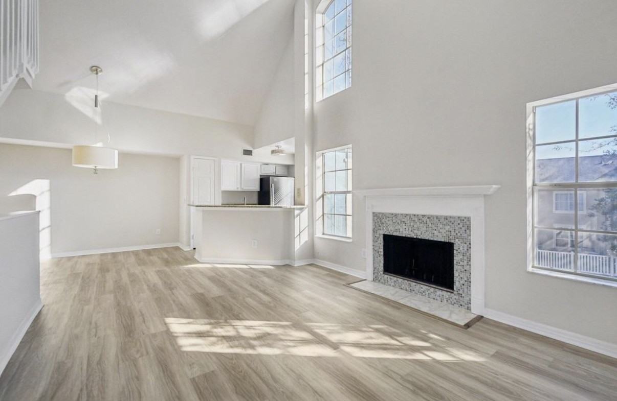 13700 Richmond Park Dr N #1 - Photo 4 of 16