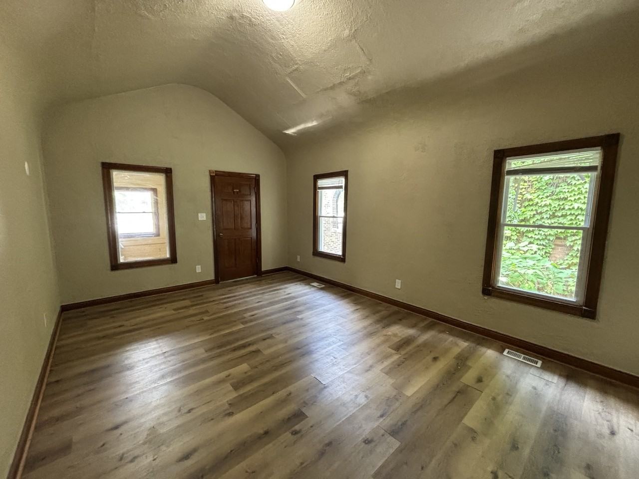 346 Richard Gordon Hatcher Blvd #1 - Photo 4 of 19