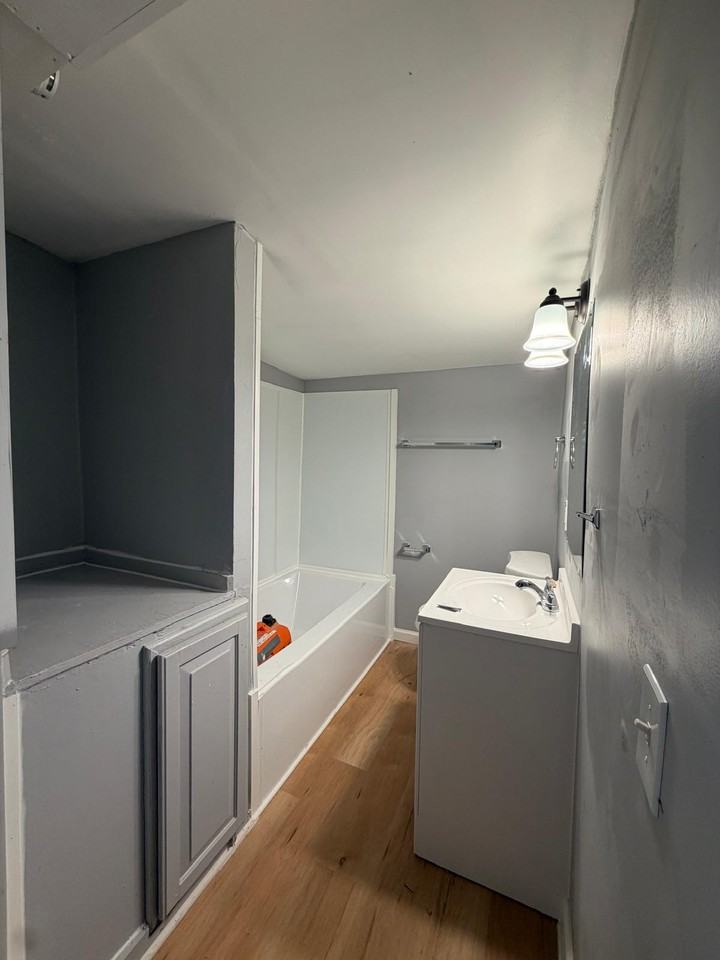 606-608 W North stUnit 608-1 #608-1 - Photo 2 of 10