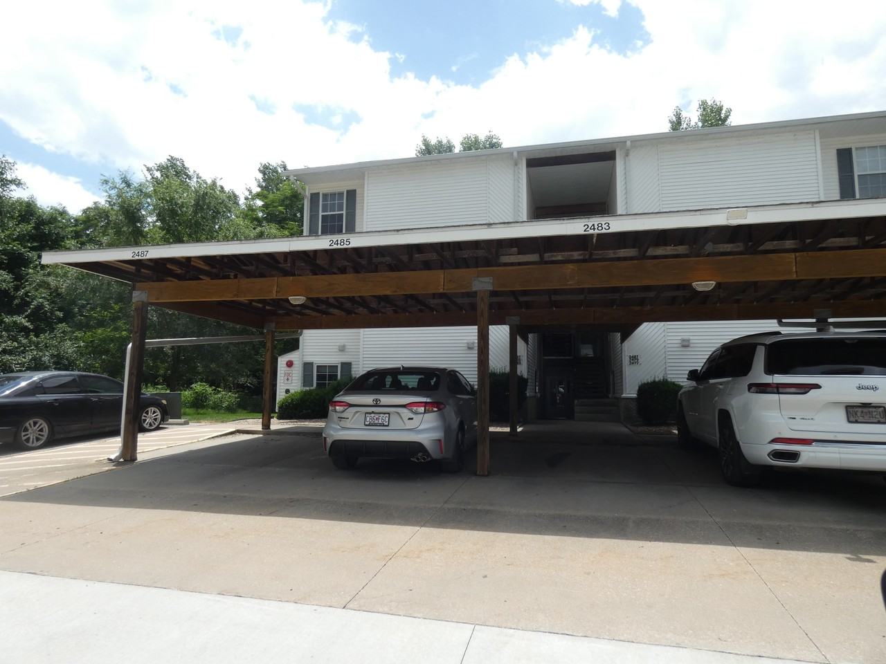 2483 Ne 68th St - Photo 2 of 23