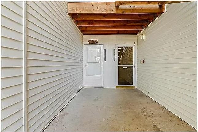 2483 Ne 68th St - Photo 4 of 23