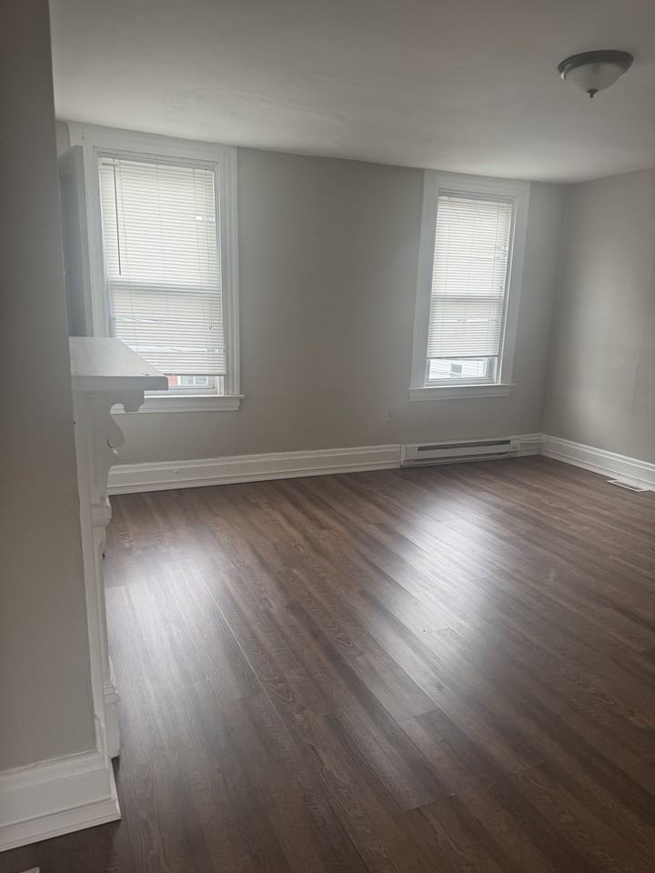 61 Sycamore St #1 - Photo 4 of 5