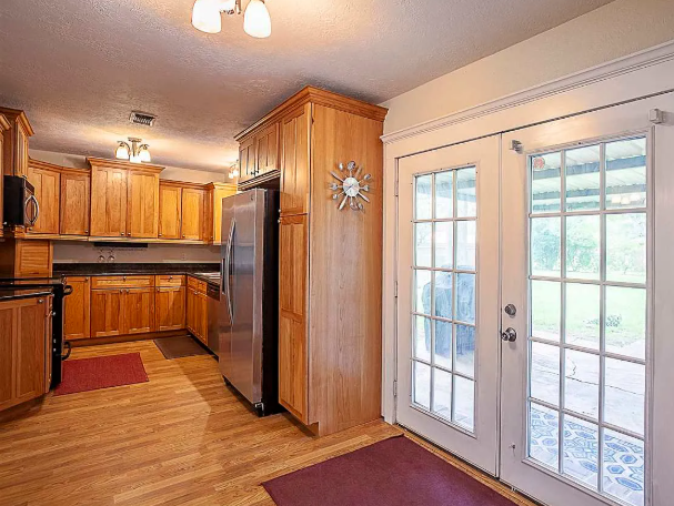 6035 Marcus Dr #1 - Photo 6 of 11